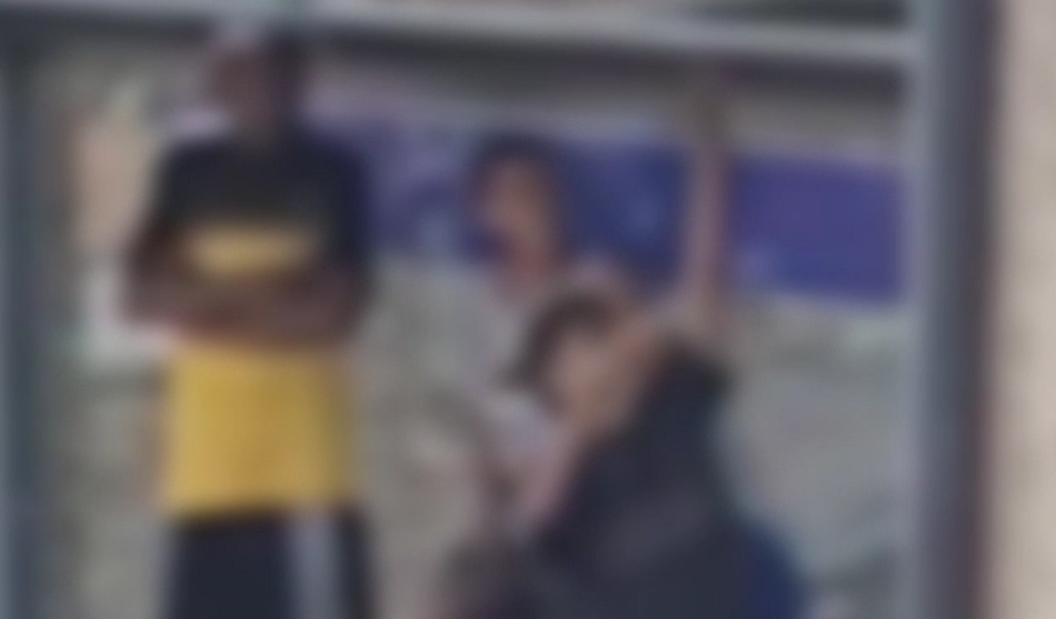 Adolescentes em “desafio” destroem ponto de ônibus na Vl. 31 de Março