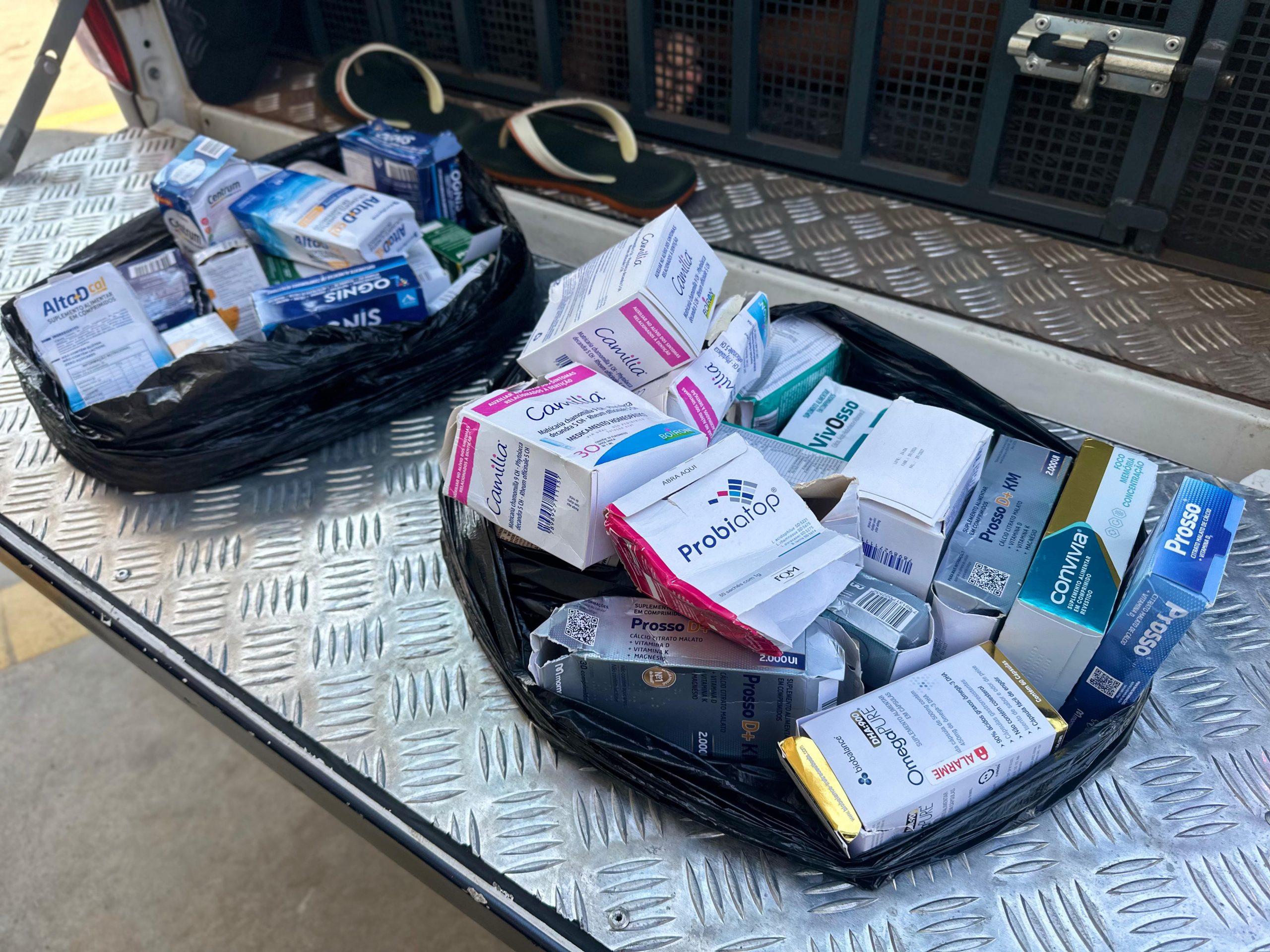 Carro é identificado e trio é preso por furto de medicamentos em Americana