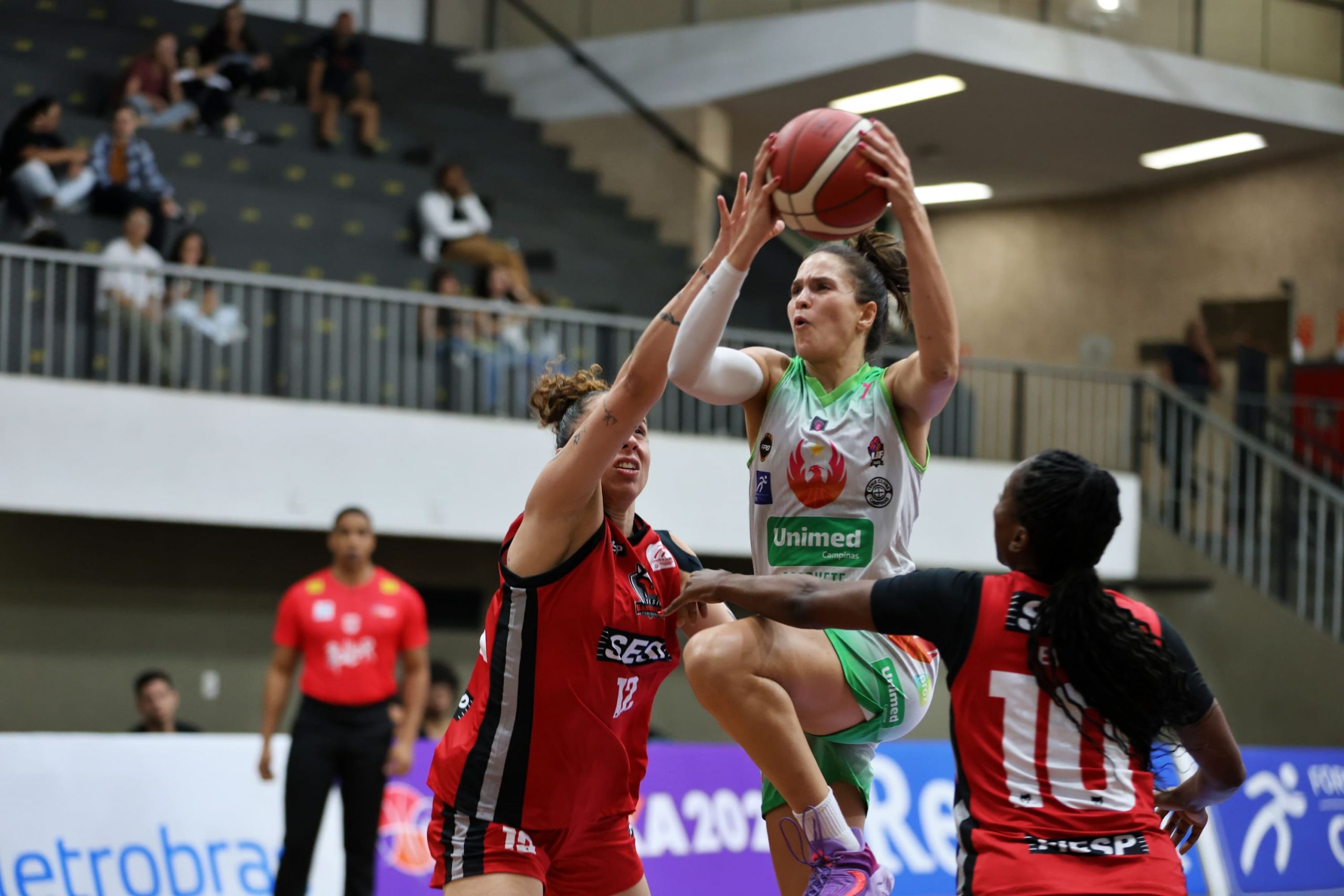 Unimed Campinas Basquete e Sesi Araraquara abrem semifinal da LBF