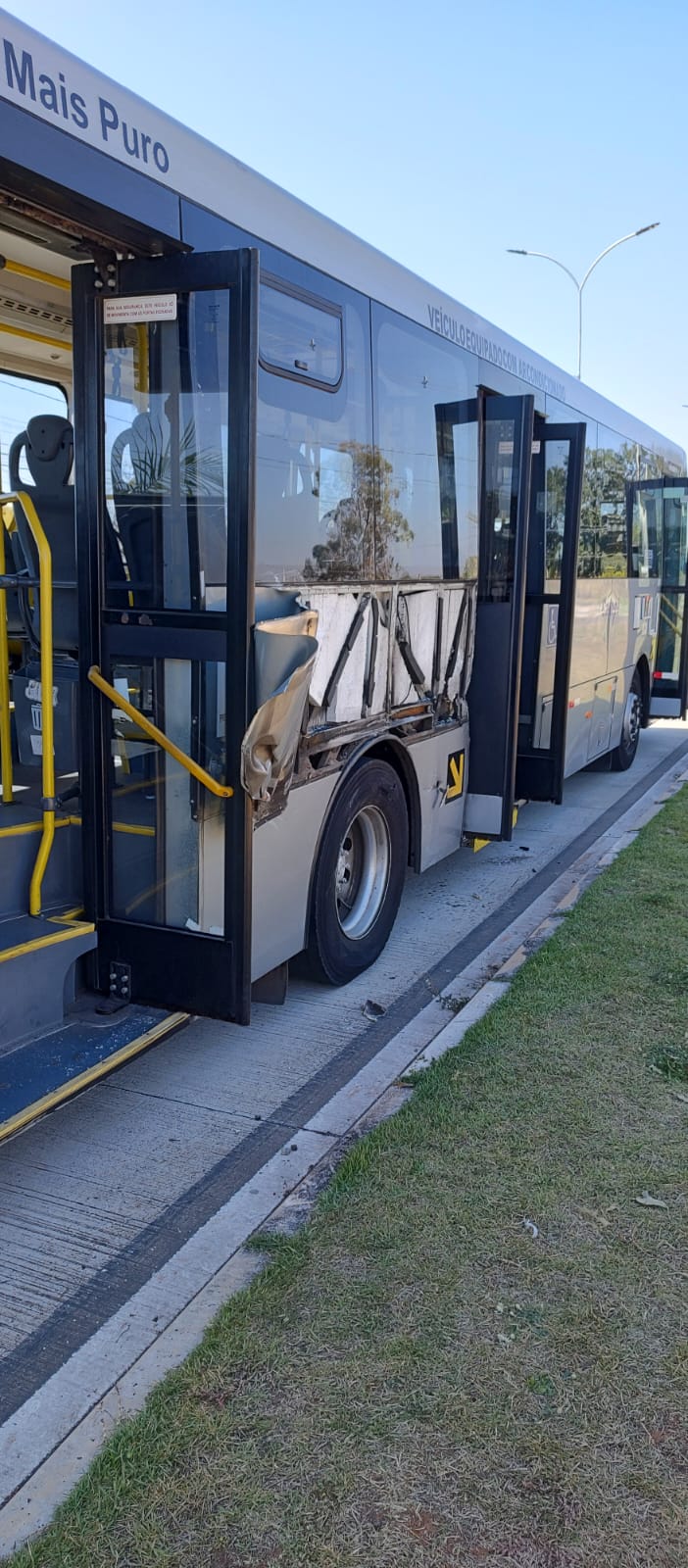 Batida entre dois ônibus deixa quatro feridos na John Boyd Dunlop, em Campinas 