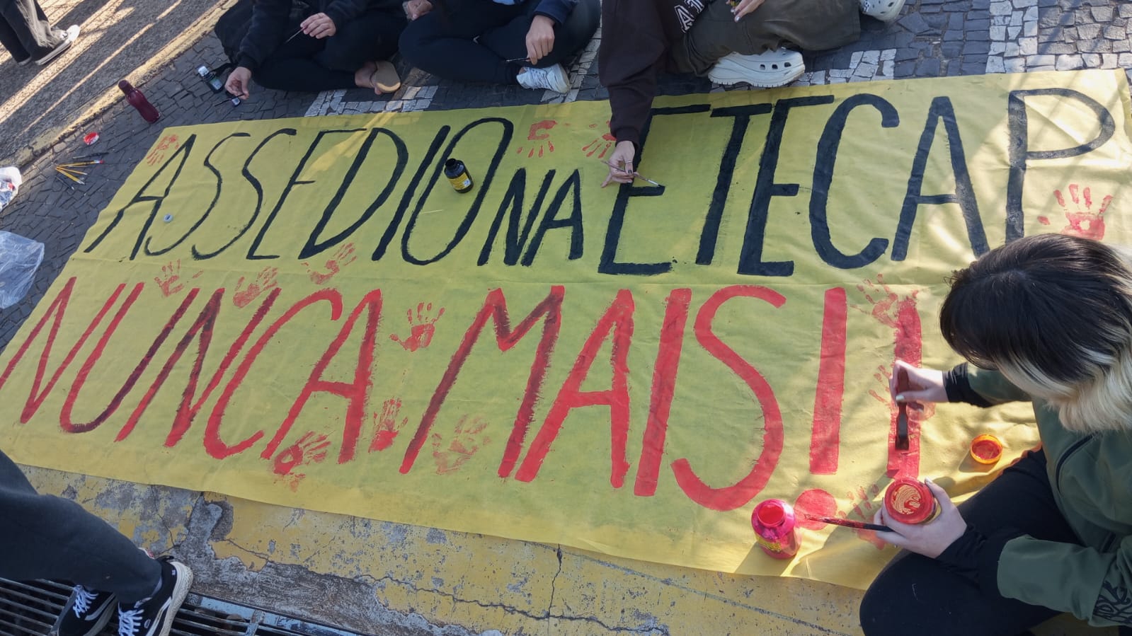Estudantes da Etecap protestam por afastamento de professor por suposto assédio sexual