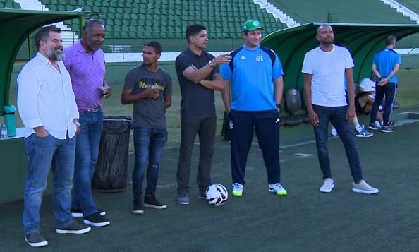 Guarani encerra preparação para o dérbi 210 com a presença da torcida e ídolos do clube