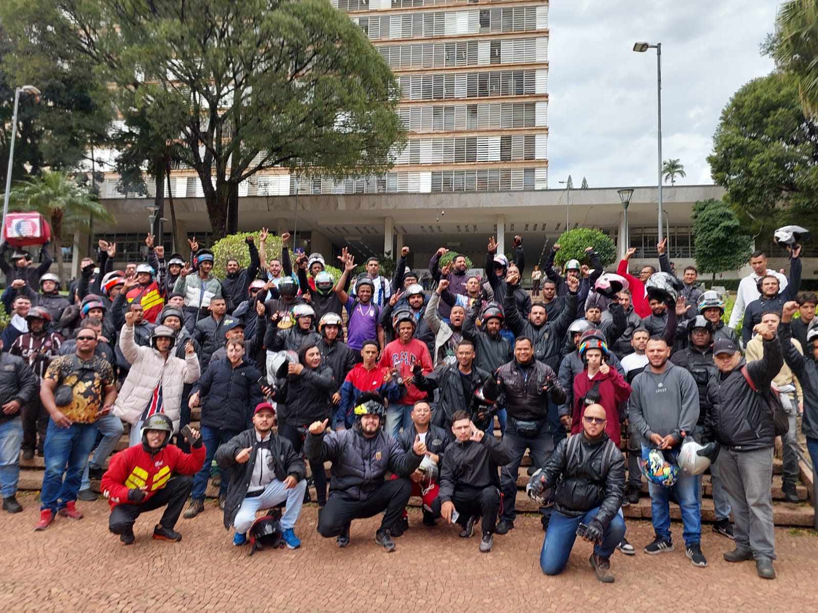 Motociclistas de aplicativo protestam contra multas e cobram regulamentação em Campinas