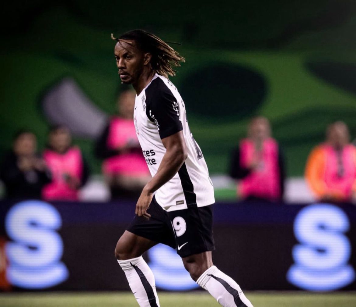 Importante na temporada, André Carrillo lesiona tornozelo e desfalca Corinthians em 2025
