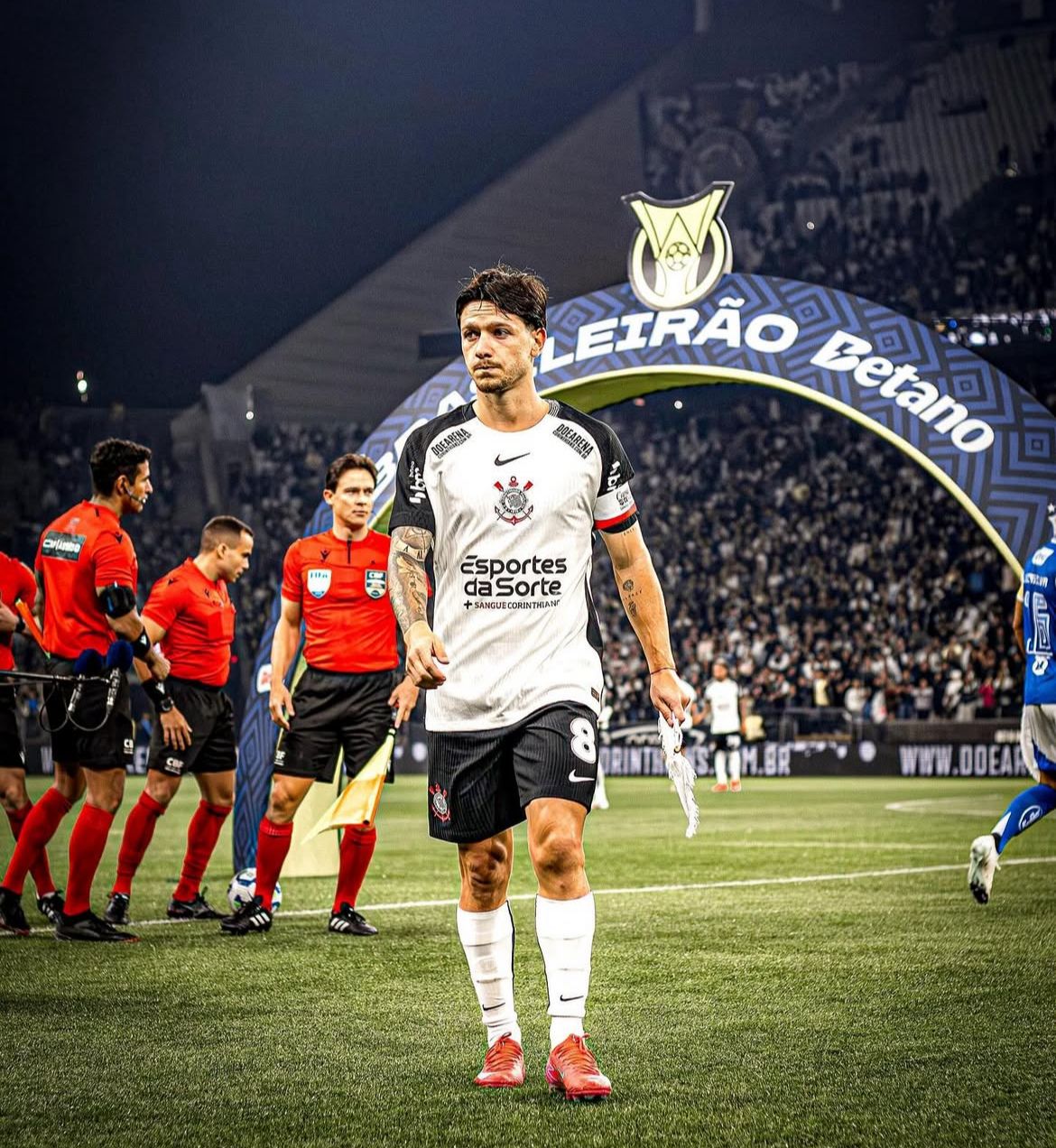 Referência técnica, Rodrigo Garro lamenta situação política no Corinthians