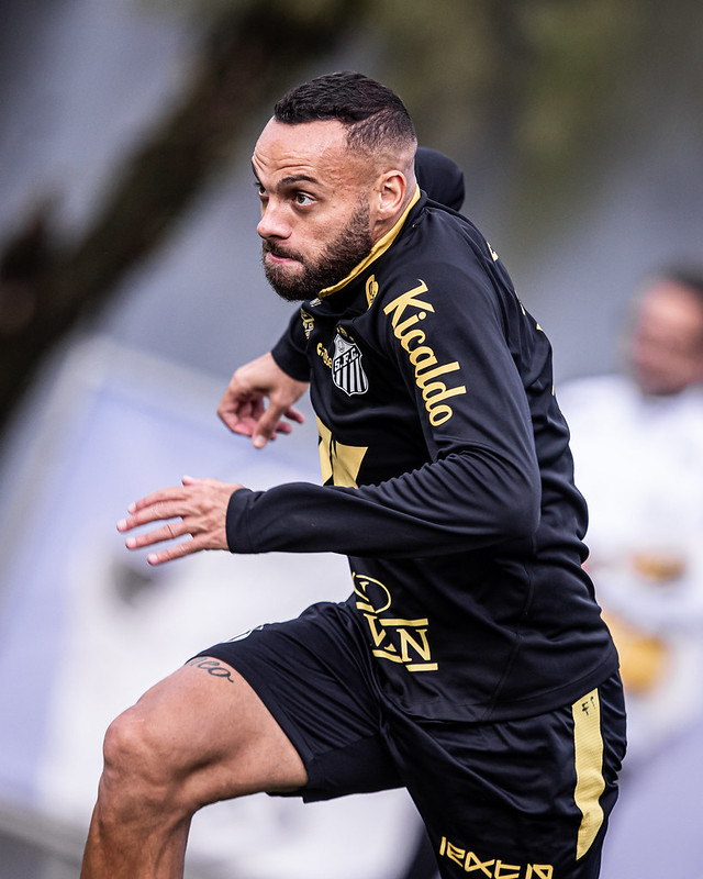 Santos poderá contar com atacante Guilherme contra o Cruzeiro