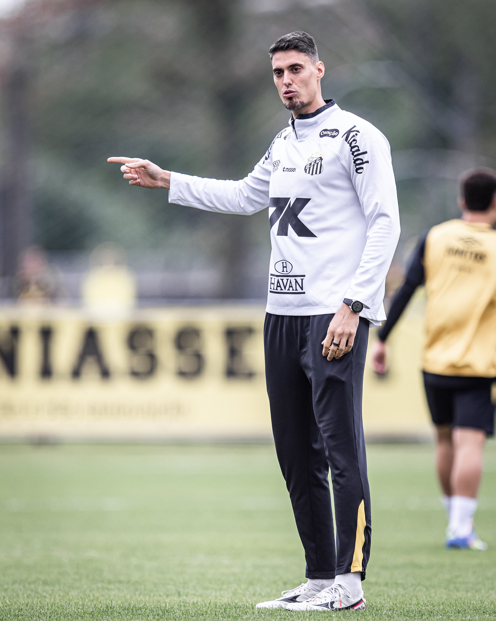 De maneira interina, filho de Tite, Matheus Bachi será o comandante do Santos em Salvador, contra o Bahia