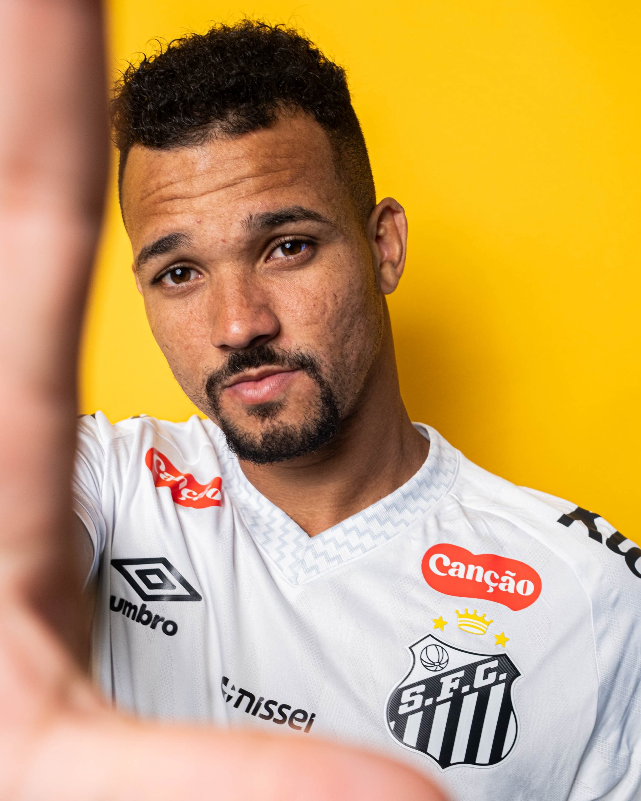 Com o futuro incerto na Vila Belmiro, Zé Ivaldo volta a treinar com o elenco de Vojvoda