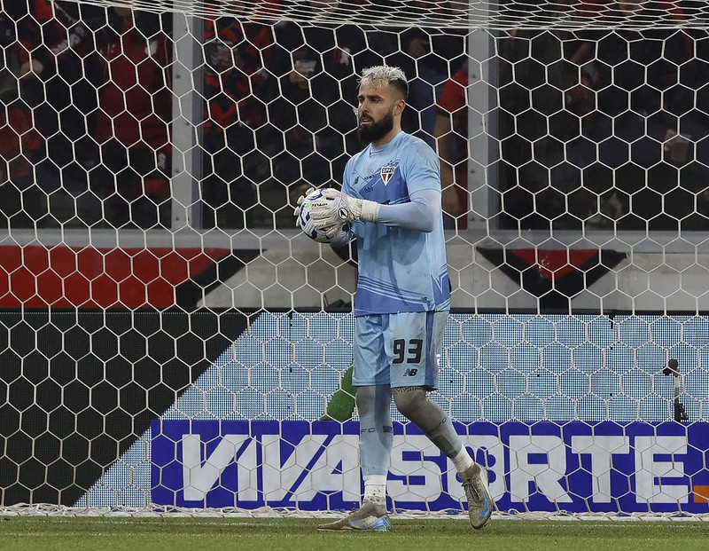 São Paulo deve emprestar goleiro Jandrei para time do Brasileirão