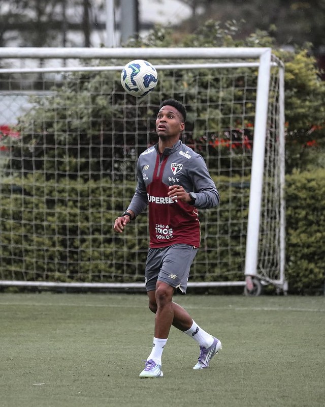 Wendell participa de treino no São Paulo mas ainda não tem futuro garantido