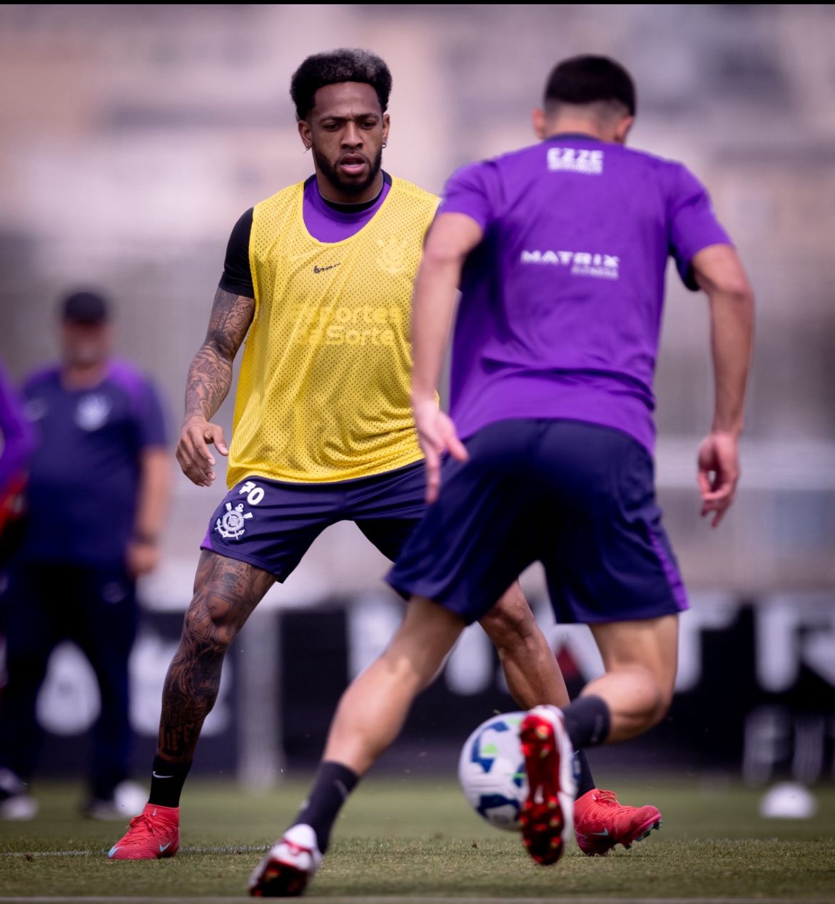 Volante José Martínez fratura o braço e desfalca Corinthians