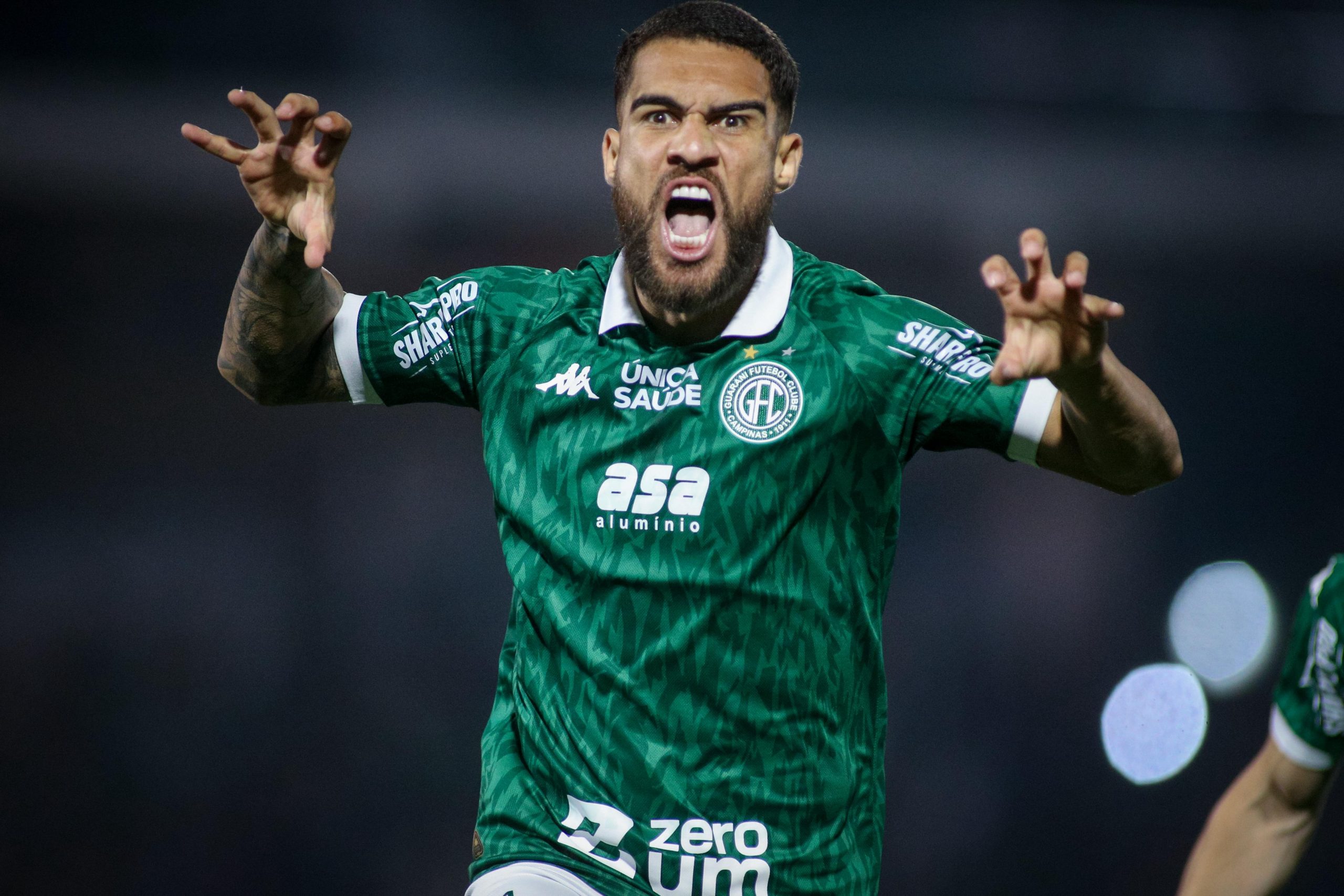 Com Brinco de Ouro festivo, Bugre vence Confiança e encaminha vaga na Série C