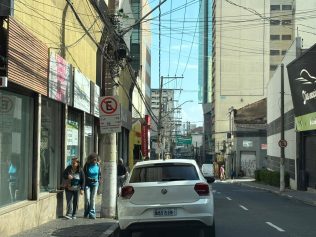 Estacionamento irregular em Campinas: veja flagrantes e locais com mais infrações