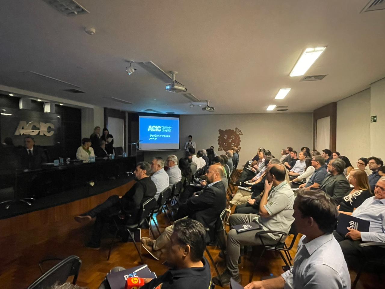 Associação Comercial lança programa para empresas da RMC fortalecerem exportações