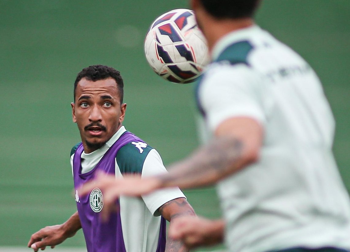 Em SC, Guarani finaliza preparação para jogo contra o Brusque