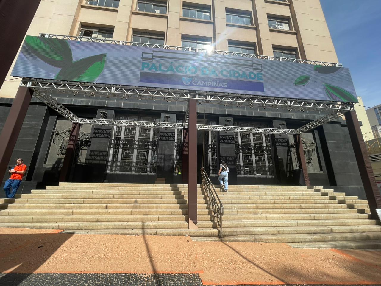 Feirão de emprego oferta mais de 900 vagas no Palácio da Cidade nesta quinta e sexta