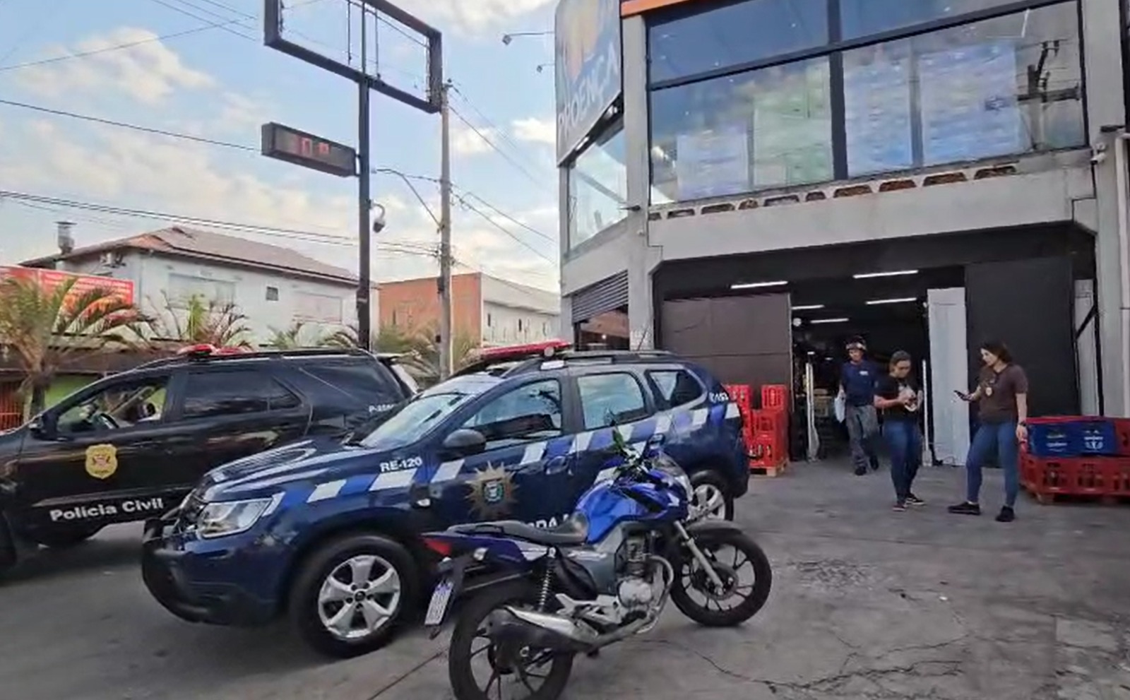 Operação na região lacra 13 comércios por vender bebidas falsificadas