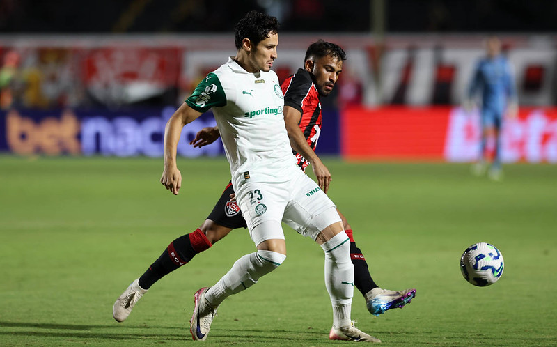 Símbolo de geração vitoriosa, Palmeiras tem projeto para recuperar futebol de Raphael Veiga