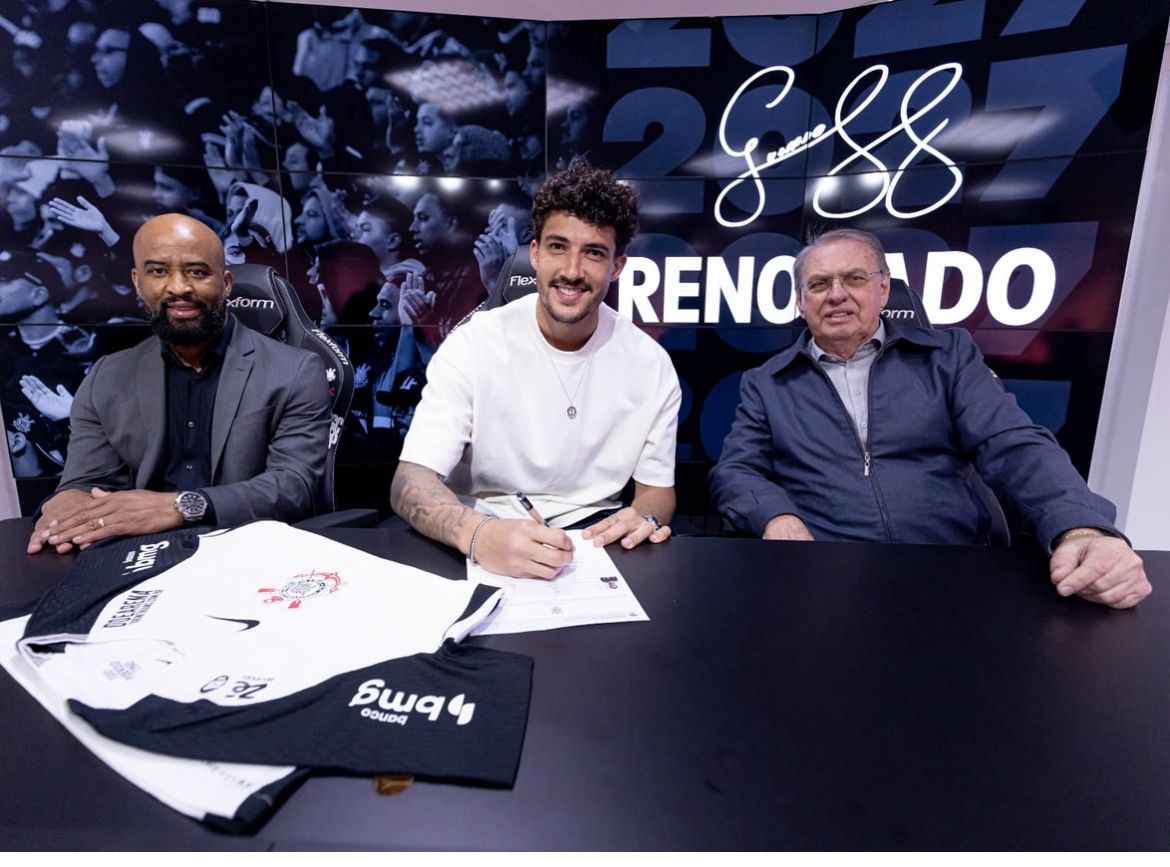 Corinthians confirma renovação de contrato de Gustavo Henrique