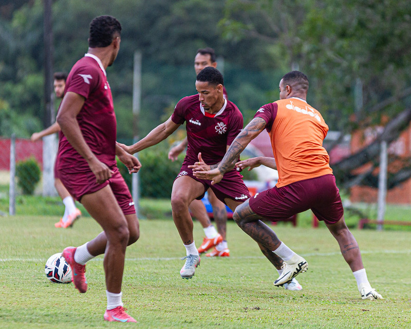 Em clima pesado, Náutico libera volante para o CRB