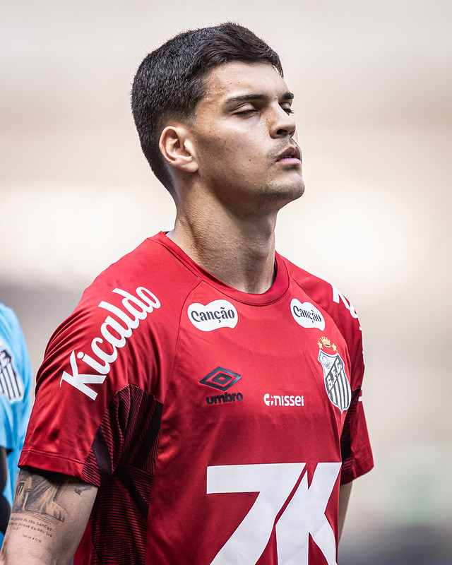 Santos pode ter desfalque de Gabriel Brazão no clássico contra o São Paulo