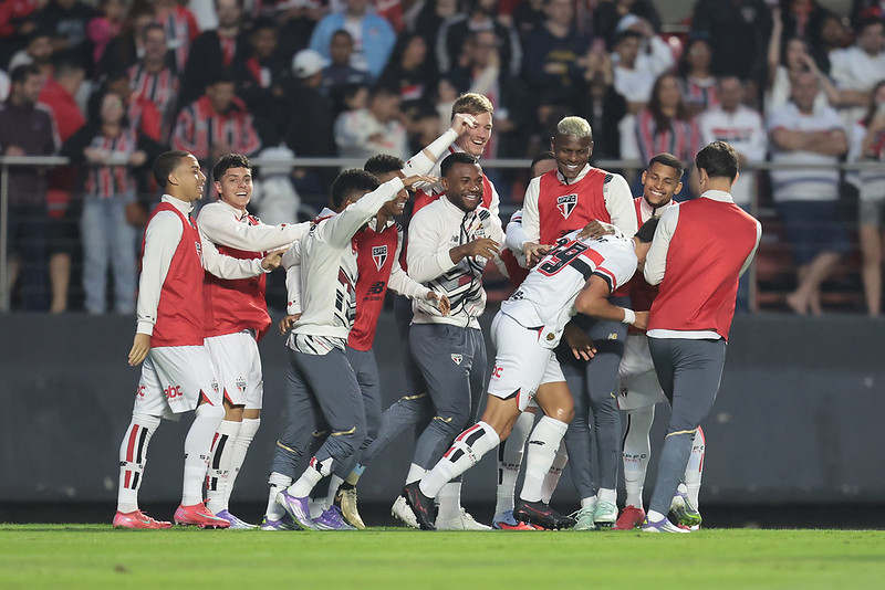 Antes de batalha da Copa Libertadores, técnico Hernán Crespo elogia postura de sacrifício do São Paulo