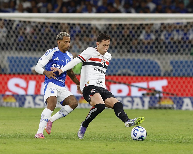 Direção do São Paulo não deve mais negociar lateral-esquerdo Patrick