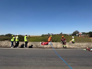 Simulado de acidente em rodovia mobiliza equipes de emergência em Campinas, veja fotos