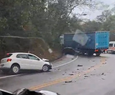 Quatro acidentes são registrados em rodovias da região na manhã desta segunda-feira 