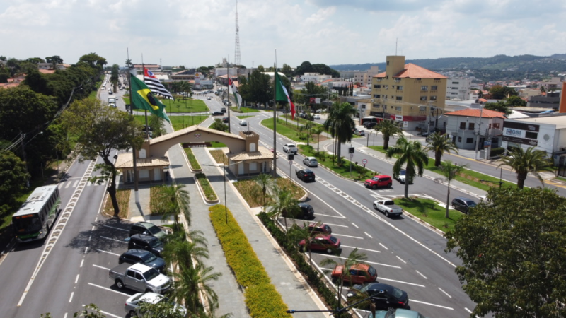 Vinhedo começa a cobrar estacionamento rotativo na região do Portal
