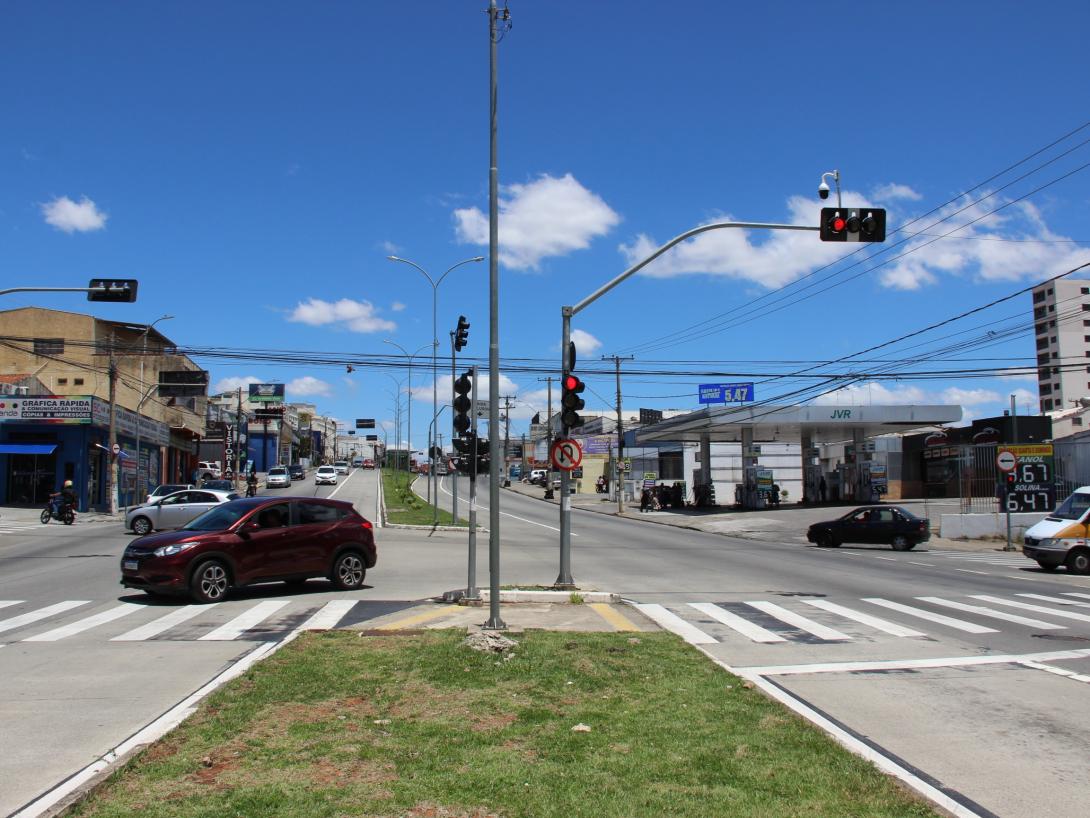 Novas câmeras de videomonitoramento começam a multar na Amoreiras