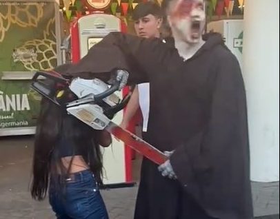 Cabelo de jovem fica preso em motosserra cenográfica em parque temático de Vinhedo