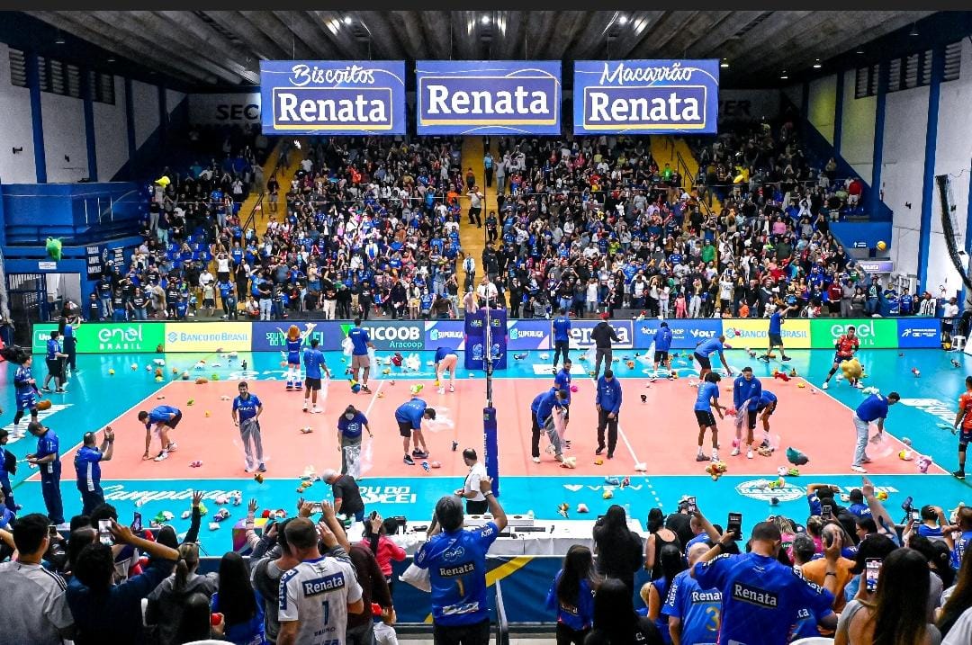 Com “chuva de pelúcias”, Vôlei Renata vence Monte Carmelo na estreia da Superliga 2025/26