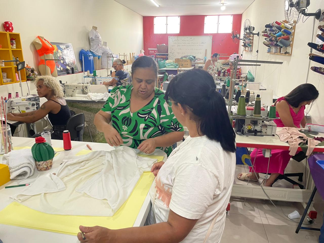 Coletivo de costura saber em arte.