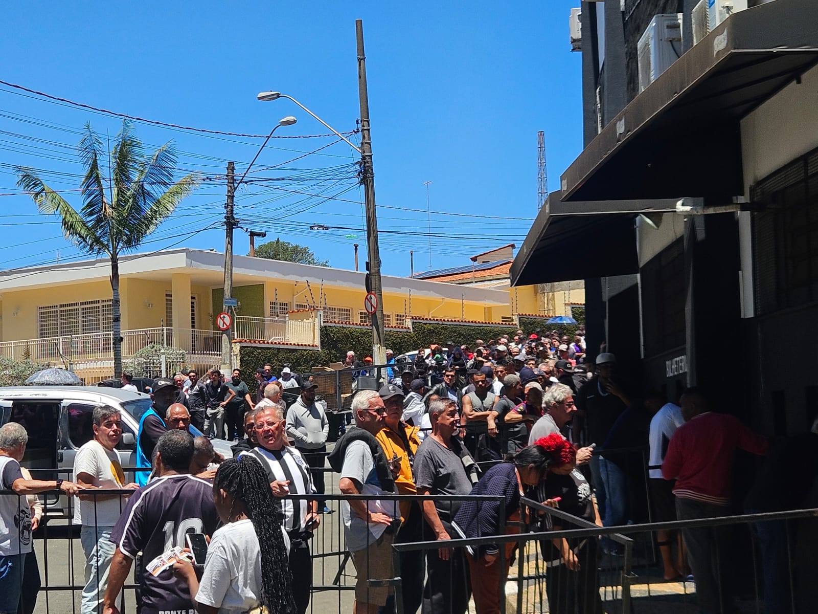 Em poucos minutos, 12 mil ingressos são vendidos para final entre Ponte Preta e Londrina