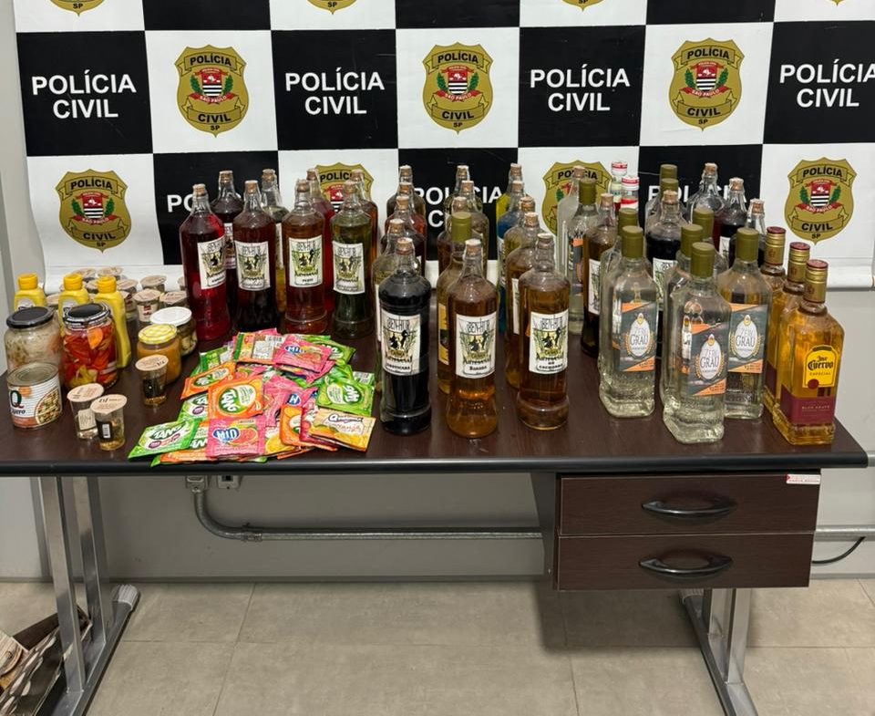 Polícia apreende mais de 500 litros de cerveja vencida e prende comerciante em flagrante