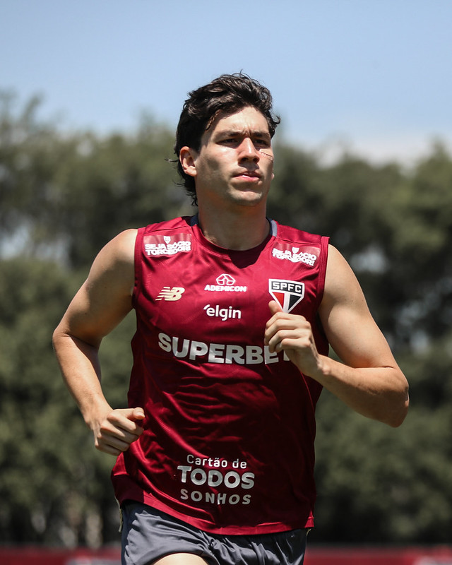 São Paulo poderá contra com zagueiro Ferraresi no duelo contra o Grêmio