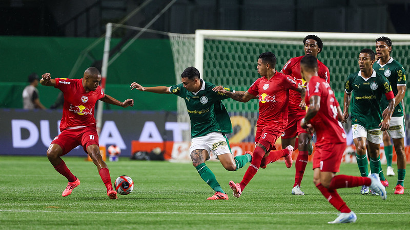 Palmeiras entra em campo contra o Bragantino para consolidar a liderança do Brasileirão