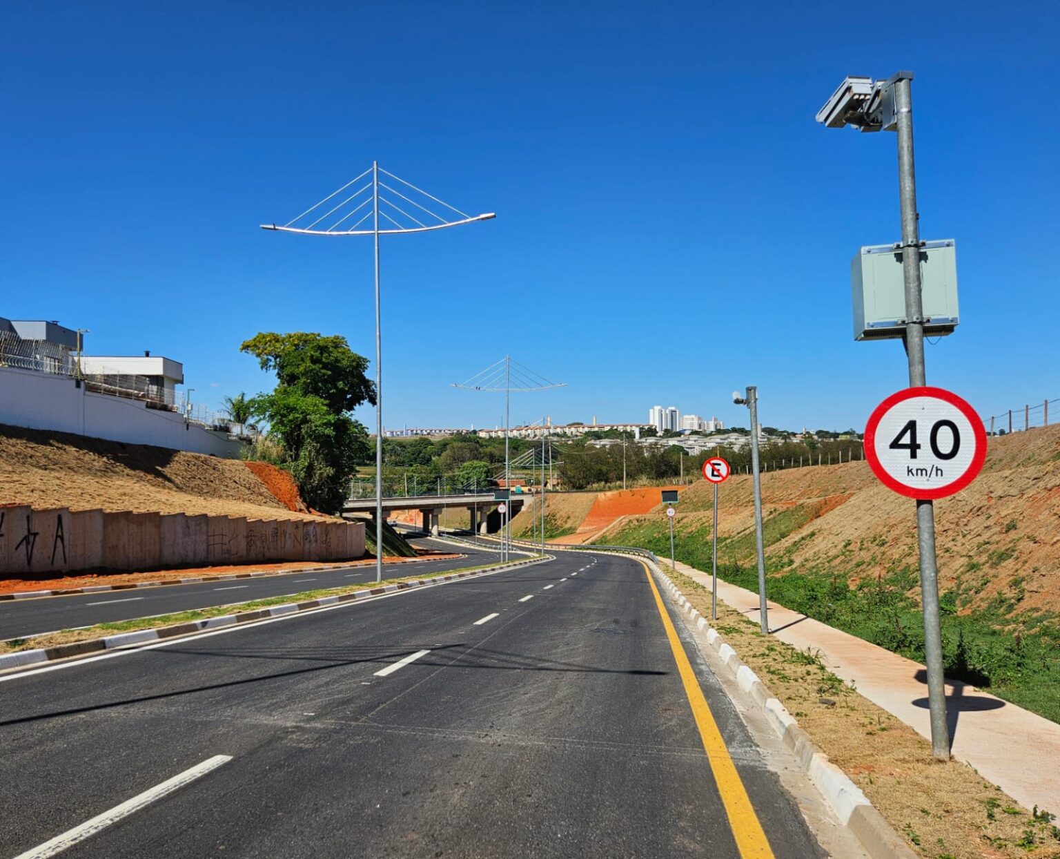 Radar é instalado em novo acesso da Avenida Panaíno, em Hortolândia; veja local