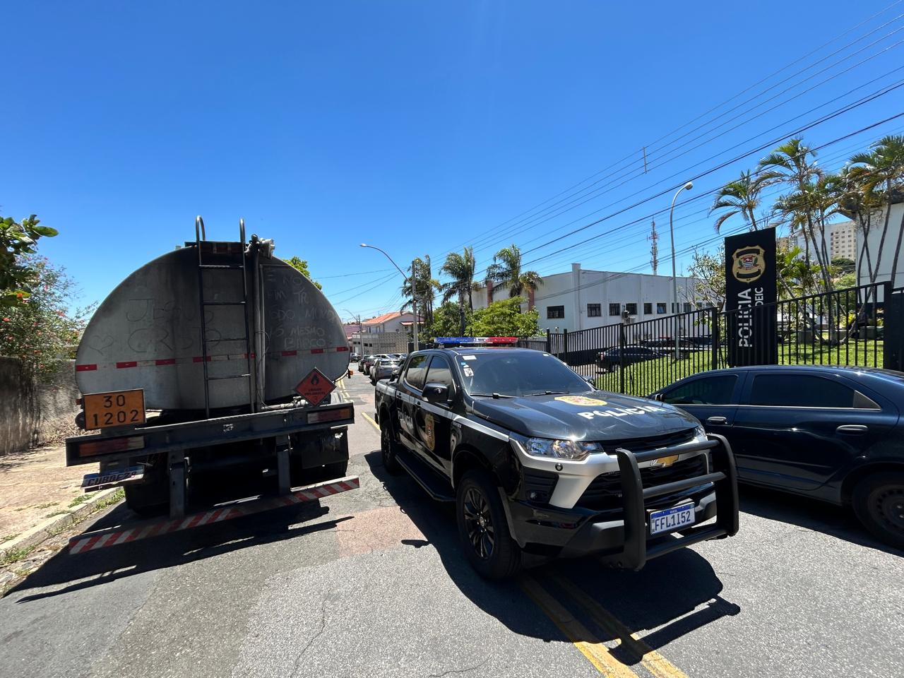 Motorista é preso em Paulínia transportando 45 mil litros de combustível sem nota fiscal 