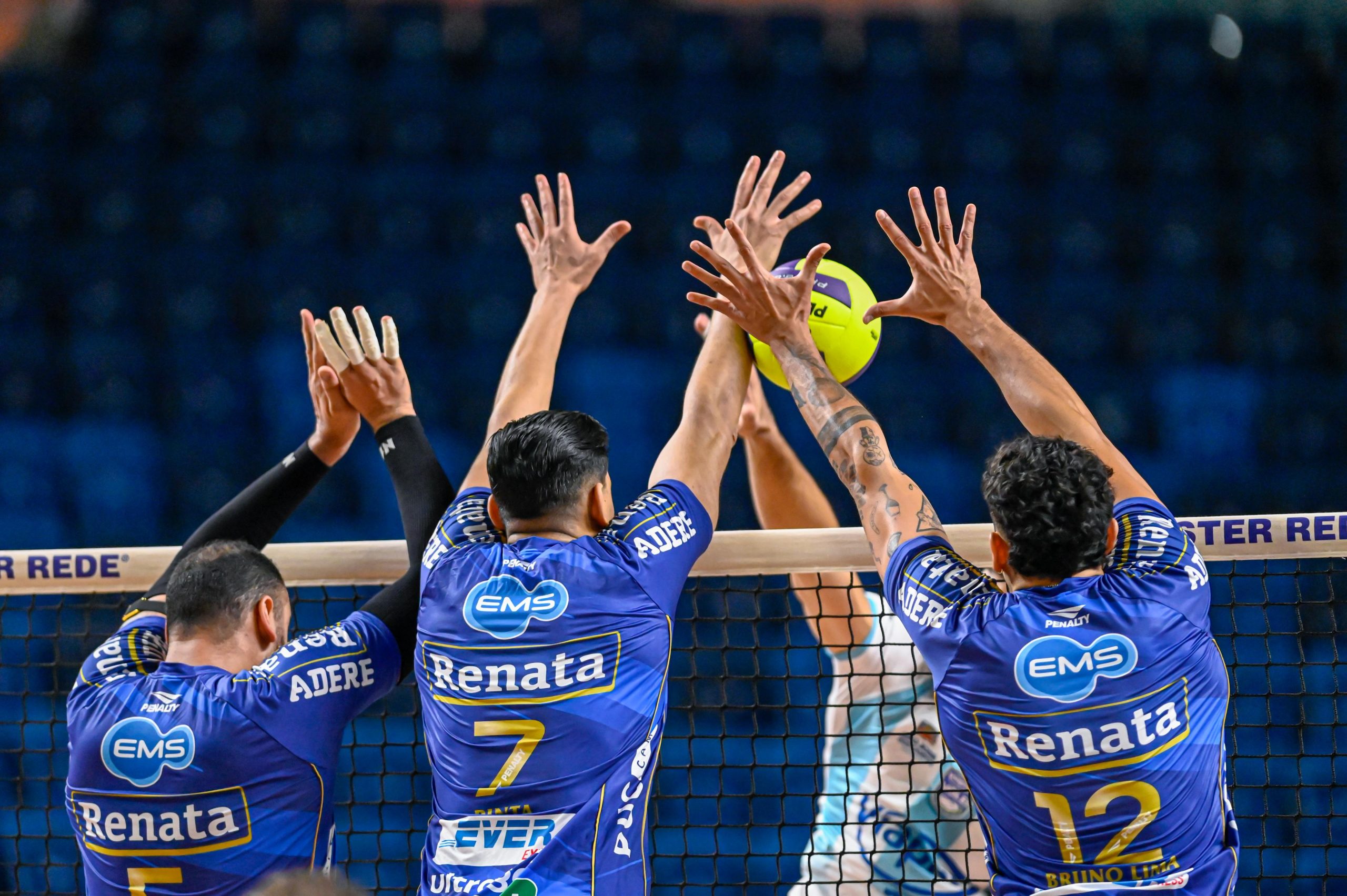 Vôlei Renata vence São José e sai na frente em busca de vaga na final do Campeonato Paulista