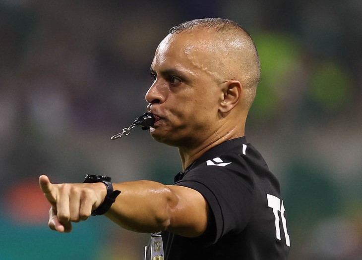 Wilton Pereira Sampaio apita o duelo decisivo entre Guarani e Náutico