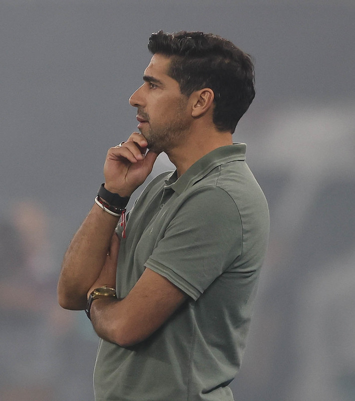 Após tropeço, Abel Ferreira pensa no clássico contra o Santos e terá ausências