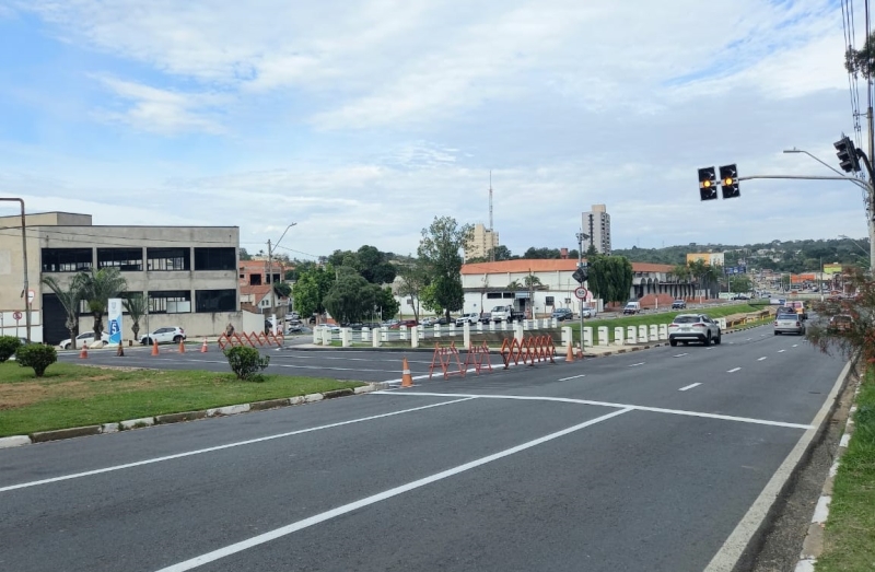 Avenida Invernada ganha novo retorno e semáforos para desafogar trânsito