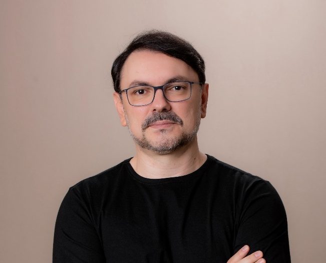 Colunista da CBN Rossandro Klinjey participa de módulo do Café Filosófico nesta terça-feira (4)