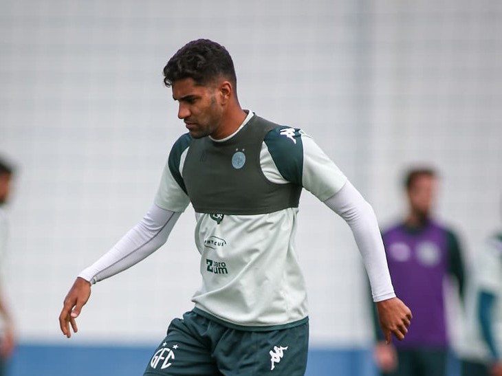 Guarani negocia renovação de contrato com Isaque