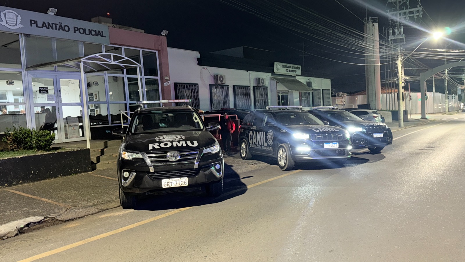 Homem é preso ao tentar fugir da PM, destruir cancela de pedágio e atropelar pedestre