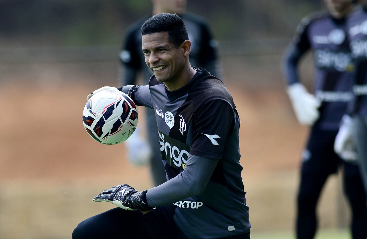 Ponte Preta encaminha permanência do goleiro Diogo Silva