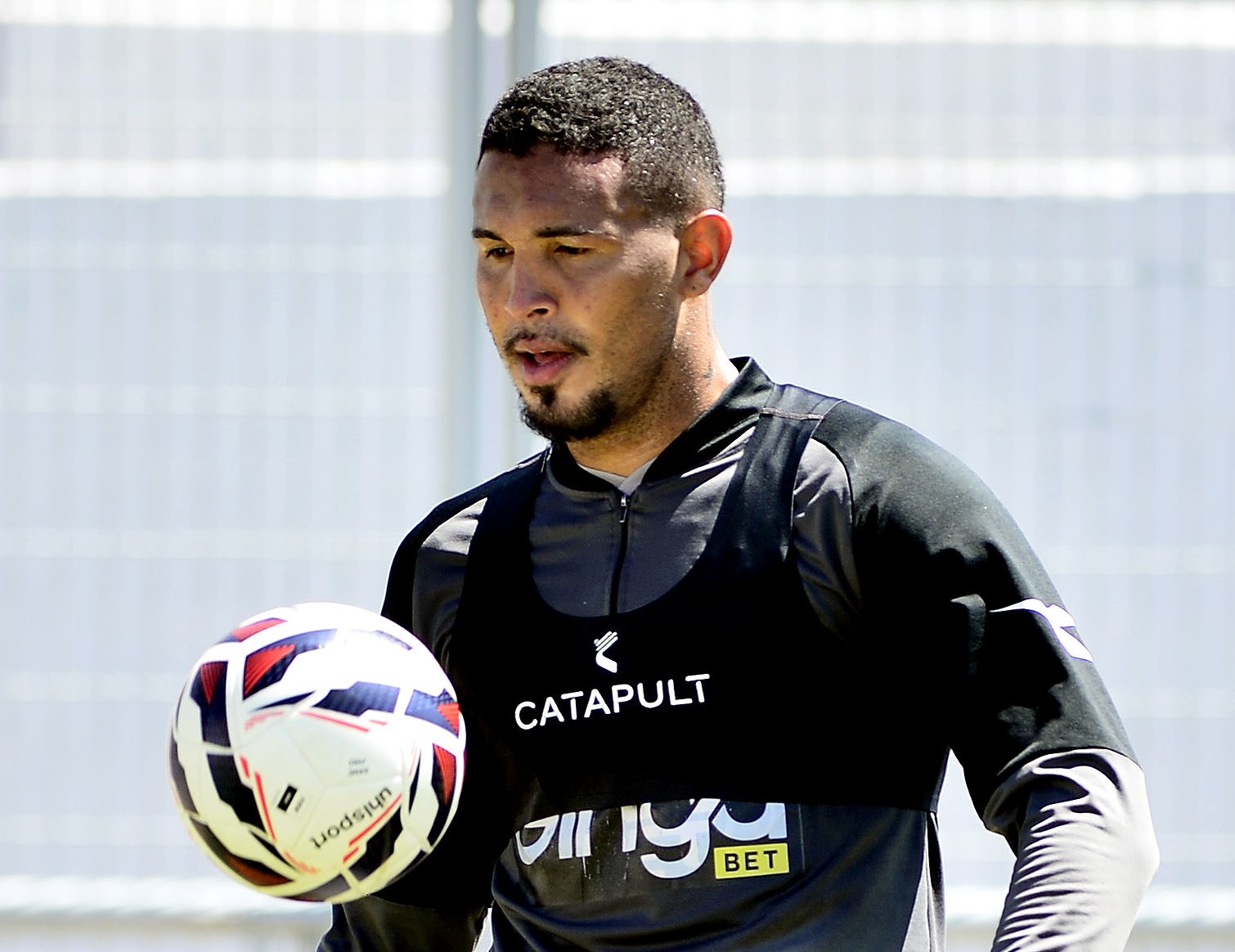 Por pendências salariais, Justiça concede rescisão do zagueiro Wanderson com a Ponte Preta