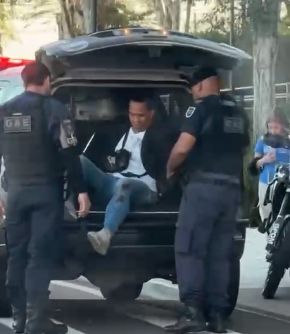 Quadrilha que atacou relojoaria no Iguatemi pode ter até 10 pessoas, diz PM